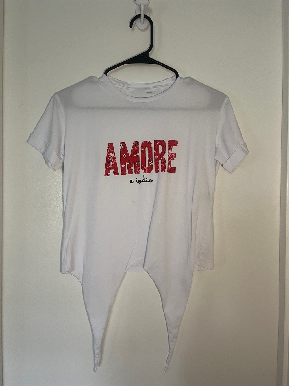 Le Pandorine White Tie-Front Graphic Tee - "AMORE e odio" Size [XS]